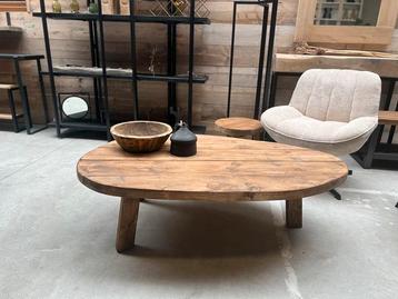 Salontafel oud hout, eiken, kiezel, rond, recht Hillshome beschikbaar voor biedingen