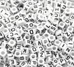 100 Witte Vierkante Plastic Letterkralen 1cm, Verzenden, Nieuw
