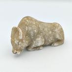 Oud West-Aziatisch Marmer Rustende Bull Kraal Talisman - 80