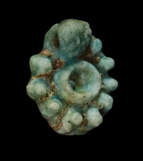 Oud-Egyptisch Fleurvormige amulet - toplaag turkoois -, Antiek en Kunst, Antiek | Overige Antiek