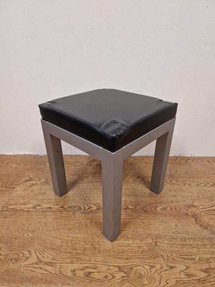 Gebruikte ( bijzet ) Kruk K752 Vintage/Café, Huis en Inrichting, Stoelen, Ophalen