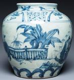 Chinese Blue and White Porcelain Vase – Scholars Playing Go, Antiek en Kunst