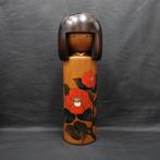 Camellia  / Mooi ontwerp Sosaku Kokeshi  /