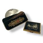 Doos (2) - Emaille, Fluweel - Maak een poeder-/kamdoos.