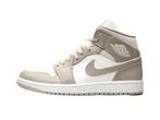 Air Jordan 1 Mid Linen - Maat 45 EU, Kleding | Heren, Ophalen of Verzenden, Nieuw, Jordan