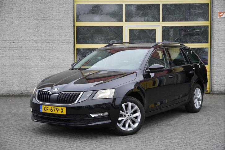 Zakelijke Lease |  Škoda Octavia Combi 1.0 TSI Automaat! Amb, Auto's, Skoda, Dealer onderhouden, Lease, Zwart, Automaat, Stationwagon