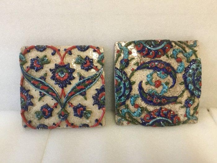 Tegel (2) - Bloemdecoratie - 1880-1900 - Piastrelle Iznik, Antiek en Kunst, Antiek | Glas en Kristal