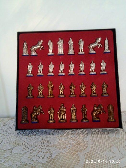 Schaakspel - metaal en pasta, Antiek en Kunst, Curiosa en Brocante