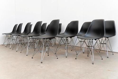 17 x Charles en Ray Eames Vitra Chairs, Huis en Inrichting, Stoelen, Vijf, Zes of meer stoelen, Zwart, Gebruikt, Kunststof, Metaal