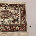 Vloerkleed - 62 cm - 46 cm - Nieuw zijde tapijt., Huis en Inrichting, Stoffering | Tapijten en Kleden, Nieuw
