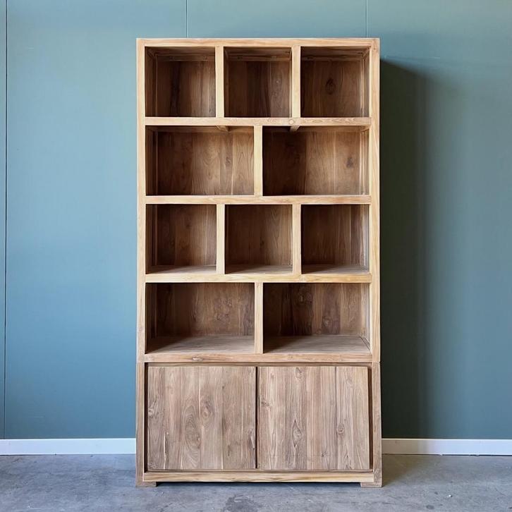 Moderne Boekenkast | Massief teakhout | 120cm breed |, Huis en Inrichting, Kasten | Boekenkasten, 25 tot 50 cm, Met deur(en), Met plank(en)