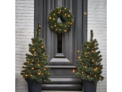 Black Box Trees Glendon Set van 2 Kerstbomen en 1 Krans met, Diversen, Kerst, Nieuw, Verzenden