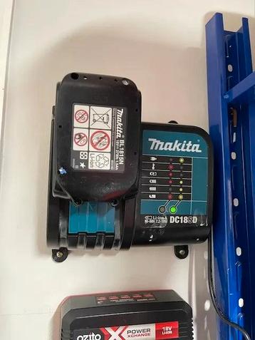 Makita 18V DC18RD Lader Wandmontage Voet beschikbaar voor biedingen