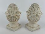 Decoratief ornament (2) - Frankrijk - Een paar artisjokken