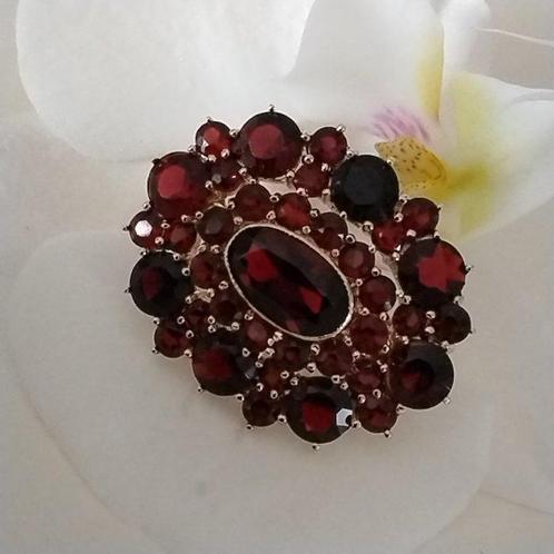 Zonder Minimumprijs - Broche In feite / Boheemse granaat / 8, Sieraden, Tassen en Uiterlijk, Antieke sieraden