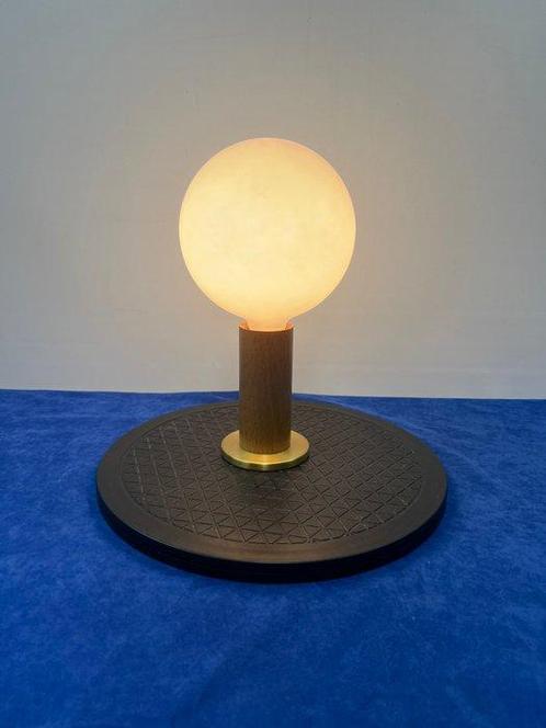 Tala - Lamp - Knuckle Table Lamp - Walnoot, Antiek en Kunst, Antiek | Lampen