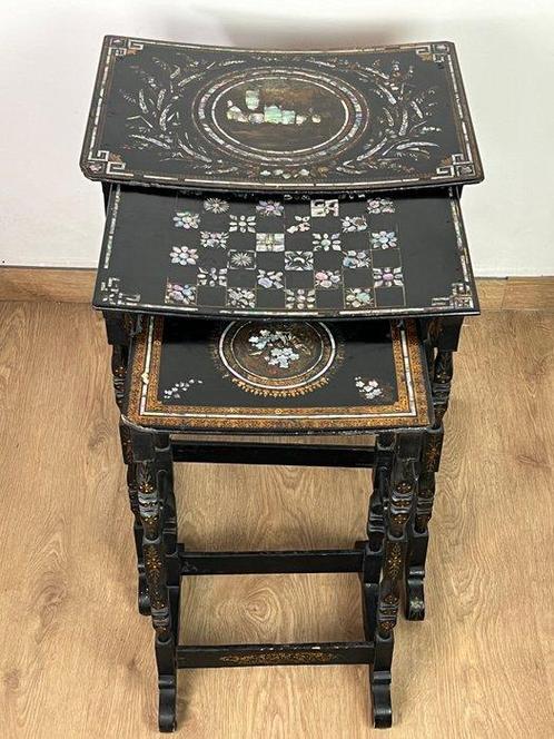 Set bijzettafels (3) - Hout, parelmoer, Antiek en Kunst, Antiek | Overige Antiek