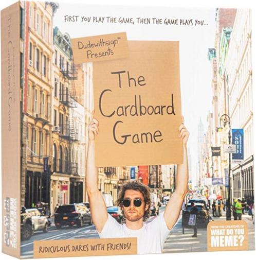 Dudewithsign Presents: The Cardboard Game | What Do You, Hobby en Vrije tijd, Gezelschapsspellen | Bordspellen, Nieuw, Verzenden
