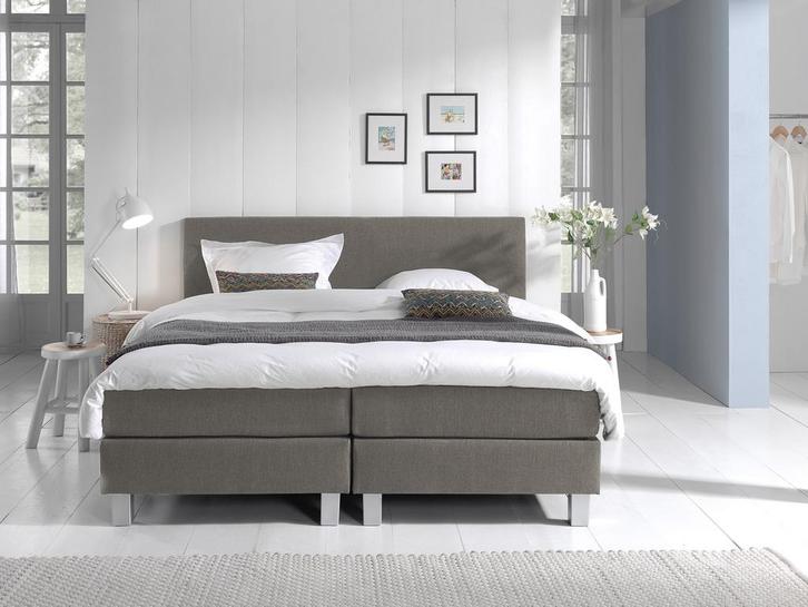 Boxspring Eefje - Beige - 140 x 220 cm, Huis en Inrichting, Slaapkamer | Boxsprings, 220 cm, Beige, 140 cm, Twijfelaar, Verzenden