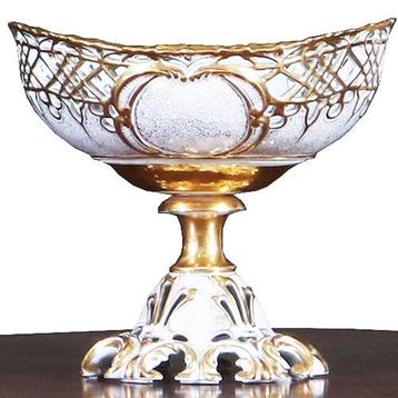 Groot tafel stuk of Piece de Milieu wit porselein met goud b beschikbaar voor biedingen