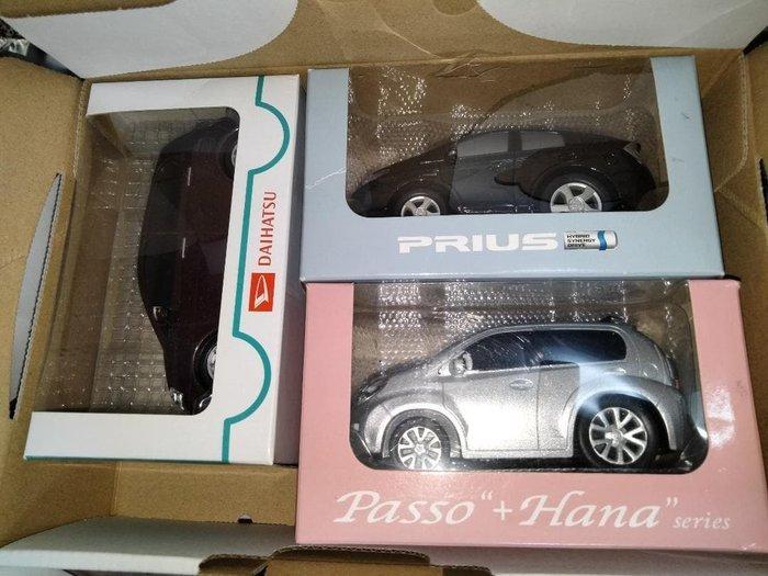 Daihatsu / Toyota 1:32 - Modelauto (3) - Daihatsu Mira e:S,, Hobby en Vrije tijd, Modelauto's | 1:5 tot 1:12