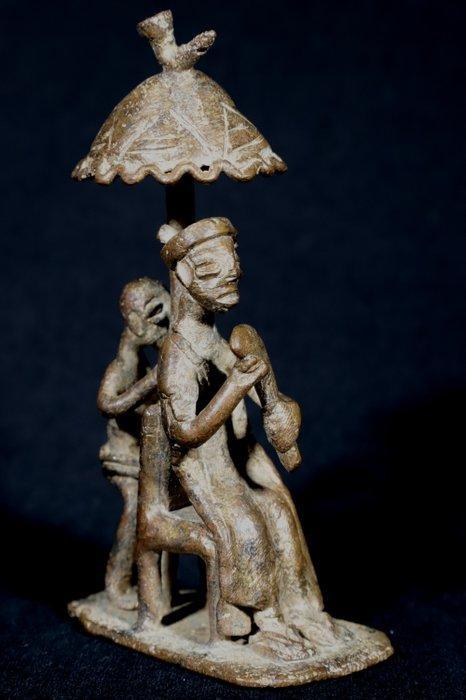 Figuur - Asante Koninklijk Beeldje - Brons - Ghana - 10 cm -, Antiek en Kunst, Kunst | Niet-Westerse kunst