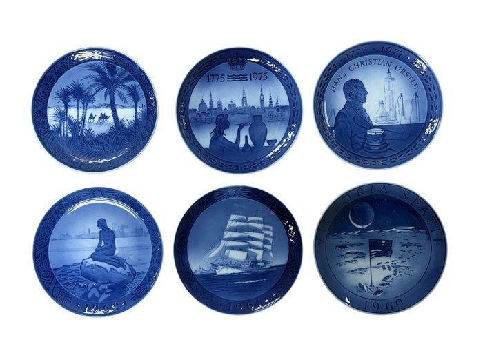 Royal Copenhagen - Bord - Porselein, Antiek en Kunst, Antiek | Meubels | Tafels