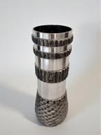 Vaas - Staal - H27 cm / 3,25 kg Brutalistische vaas van