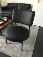 Leren fauteuil met ronde vormen - zwart leer - Echt leer, Mo, Huis en Inrichting, Fauteuils, Nieuw, Ophalen of Verzenden, 50 tot 75 cm