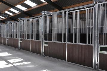 Loopstal voor paarden | groepshuisvesting | Voerhek paarden beschikbaar voor biedingen