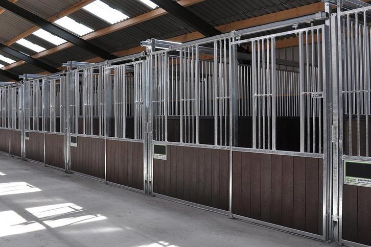 Loopstal voor paarden | groepshuisvesting | Voerhek paarden, Dieren en Toebehoren, Stalling en Weidegang, Stalling, Toebehoren