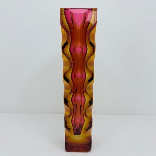 Novy Bor - Oldrich Lipsky - Vaas - Multilagig geslepen, Antiek en Kunst, Antiek | Glas en Kristal
