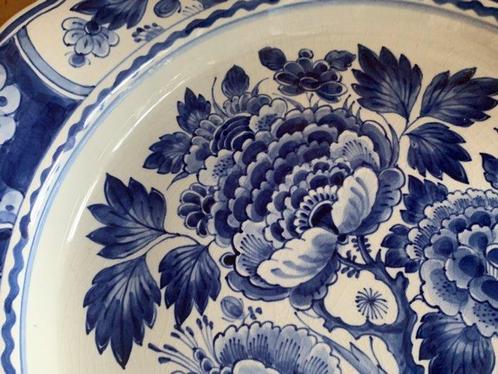 De Porceleyne Fles, Delft, charger 37 cm - Onderbord -, Antiek en Kunst, Antiek | Glas en Kristal