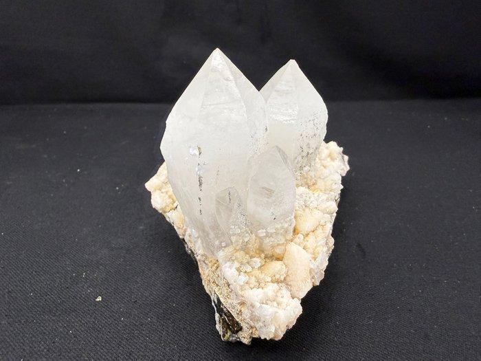 Kwarts kristallen op een Calciet-matrix met kleine, Verzamelen, Mineralen en Fossielen