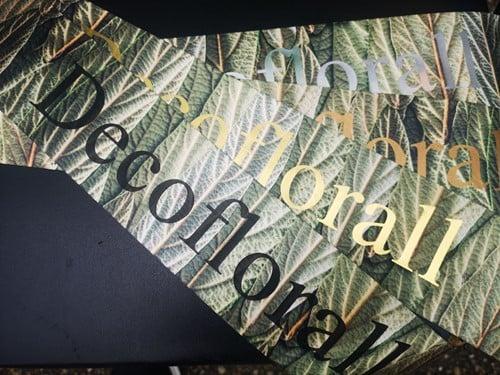 Bedrukt lint greenleaf viburnum met metallic zilveren opdruk, Hobby en Vrije tijd, Knutselen, Nieuw, Ophalen of Verzenden