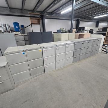 Diverse dossierkasten metalen kasten archiefkasten