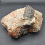 Groene toermalijn op pegmatiet Kristalen - Hoogte: 10 cm -, Verzamelen, Mineralen en Fossielen
