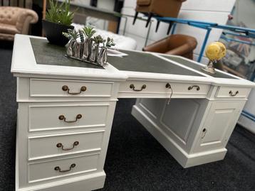 Origineel Wit Chesterfield Bureau !! Partner Desk. beschikbaar voor biedingen
