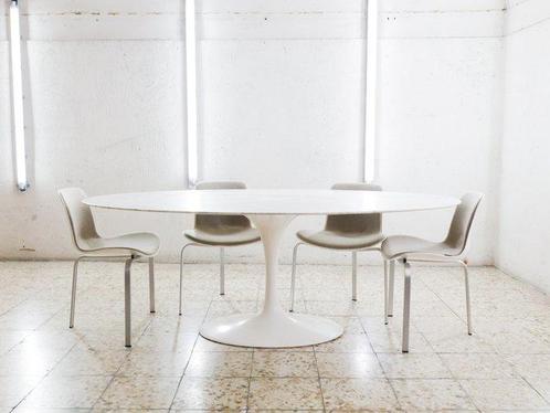 Knoll - Eero Saarinen - Eettafel - Tulp Ovaal - Calacatta, Antiek en Kunst, Kunst | Designobjecten