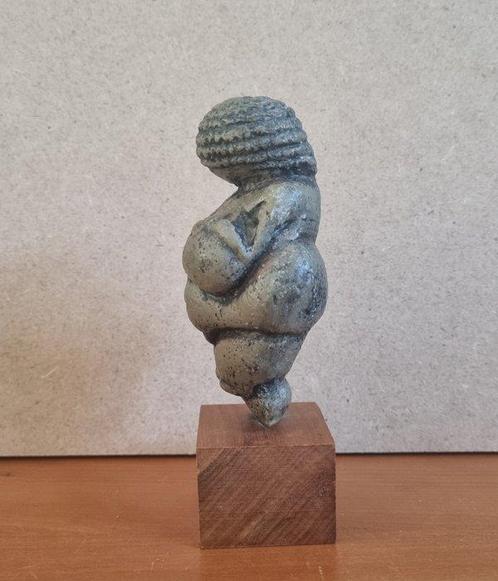Beeld, Venus van Willendorf - 14 cm - parastone, hout, Antiek en Kunst, Curiosa en Brocante