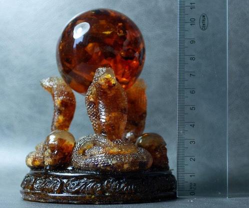 3 Baltische Amber Cobra Slangen die een Amber Bal vasthouden, Verzamelen, Dierenverzamelingen