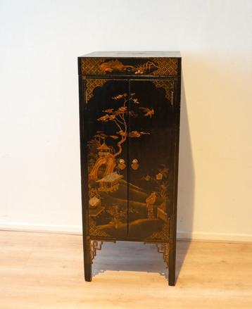 Tweedeurs chinoiserie laqué meubel met grammofoon Aeolian Co beschikbaar voor biedingen