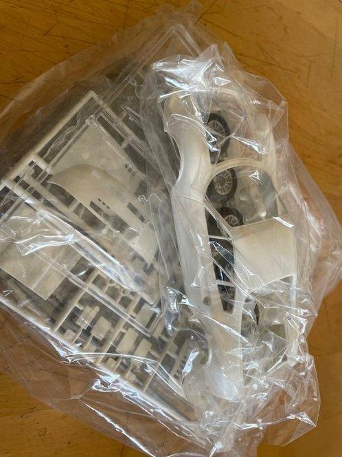 Revell 1:24 - Modelbouwdoos - Ferrari Dino 246 GT, Hobby en Vrije tijd, Modelauto's | 1:5 tot 1:12