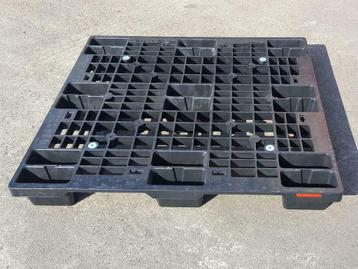 Nestbare plastic kunststof pallets in diverse afmetingen beschikbaar voor biedingen