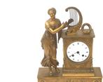 Een verguld bronzen schouwpendule, Frankrijk, ca. 1830, Antiek en Kunst, Antiek | Klokken