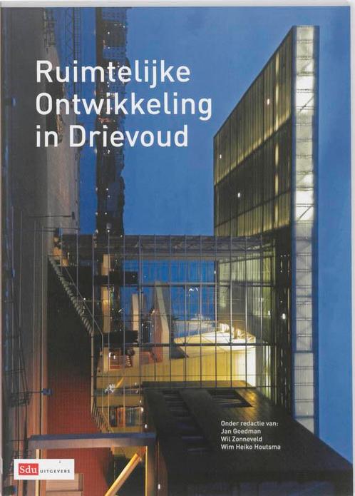 Ruimtelijke ontwikkeling in drievoud 9789012573658, Boeken, Politiek en Maatschappij, Zo goed als nieuw, Verzenden