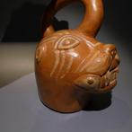 Moche, Peru, Terracotta Huaco Feline vis. GEPUBLICEERD. 22, Verzamelen, Mineralen en Fossielen
