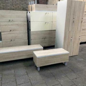 Luxe houten kleedkamer lockers | kluisjes | kluizen | beschikbaar voor biedingen