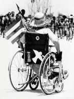 Alberto Korda (1928–2001) - Revolucionario en silla de