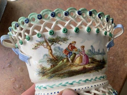 Lille - Lille painted openwork basket - Mand - Keramiek, Antiek en Kunst, Antiek | Glas en Kristal